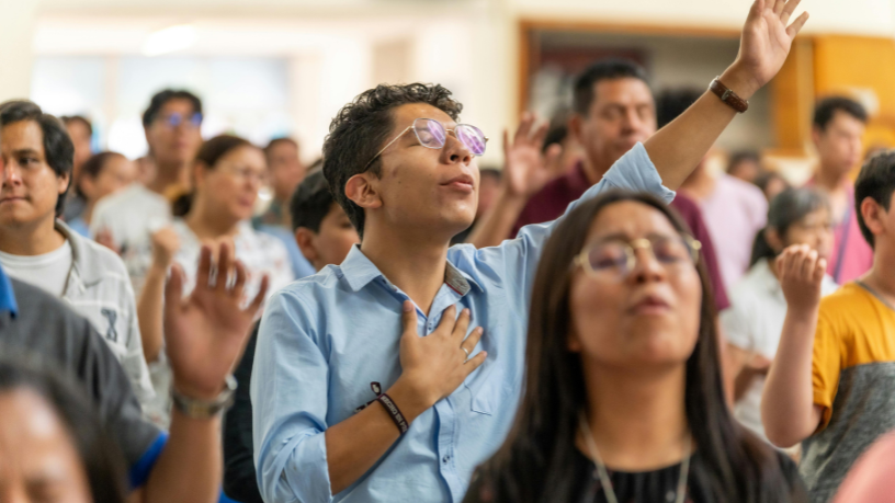 Em uma visão inspiradora, Jose Eduardo De Oliveira e Silva mostra como a harmonia da beleza revela a presença de Deus no mundo.