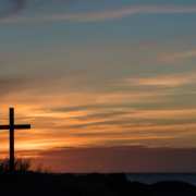 Jose Eduardo De Oliveira e Silva conduz uma reflexão sobre a beleza como ponte sagrada que aproxima o ser humano do divino.