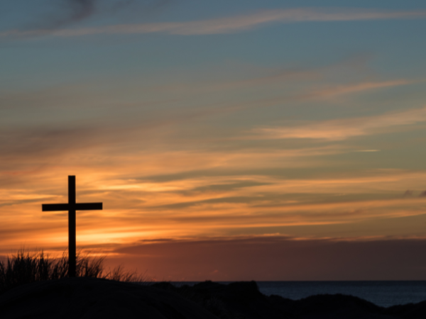 Jose Eduardo De Oliveira e Silva conduz uma reflexão sobre a beleza como ponte sagrada que aproxima o ser humano do divino.
