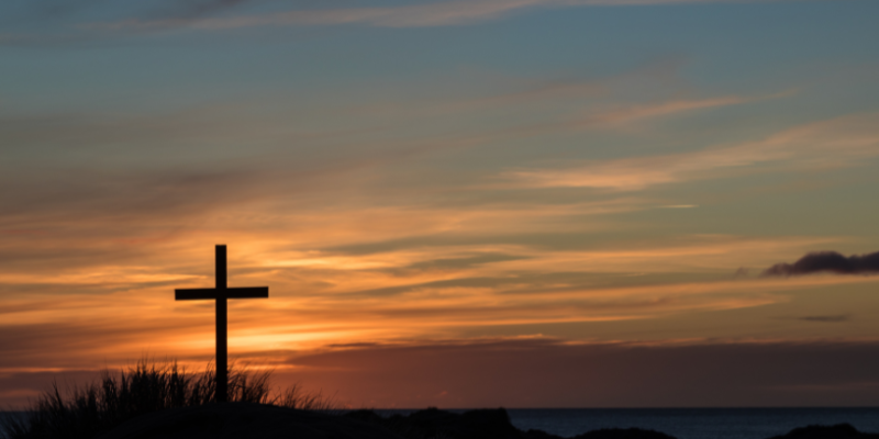 Jose Eduardo De Oliveira e Silva conduz uma reflexão sobre a beleza como ponte sagrada que aproxima o ser humano do divino.