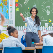 Sérgio Bento De Araújo destaca como a formação continuada prepara professores para inovar no ensino digital e engajar novas gerações.
