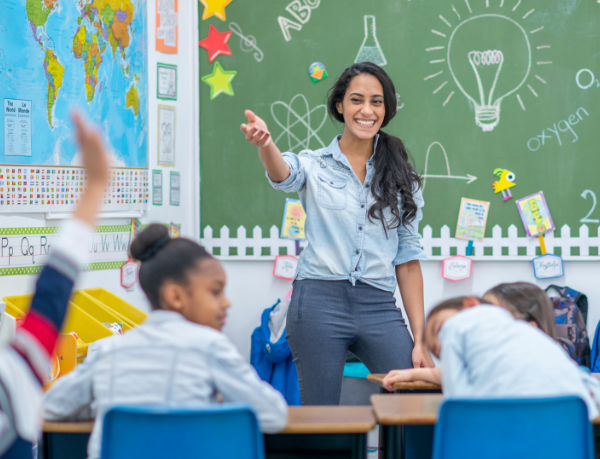 Sérgio Bento De Araújo destaca como a formação continuada prepara professores para inovar no ensino digital e engajar novas gerações.
