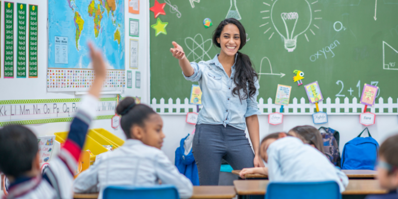 Sérgio Bento De Araújo destaca como a formação continuada prepara professores para inovar no ensino digital e engajar novas gerações.