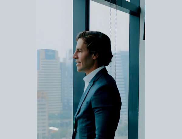 Ian dos Anjos Cunha explora como o biohacking pode transformar seu dia com foco inabalável e energia constante.