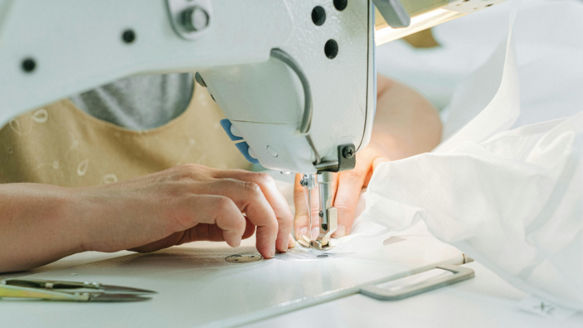 Moda circular e costura sustentando novos modelos de consumo com Cristiane Ruon dos Santos.