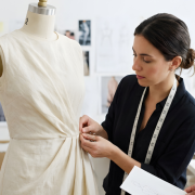 Cristiane Ruon dos Santos analisa a relação entre costura e moda circular.