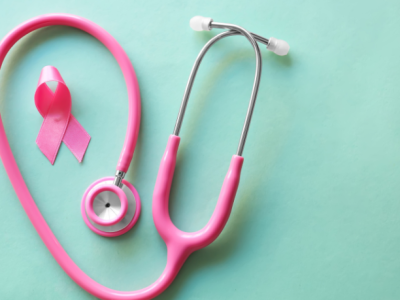 Na terceira idade, Vinicius Tadeu Sattin Rodrigues analisa por que manter a vigilância da saúde mamária e quais critérios orientam a mamografia após os 70 anos.