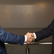 A recuperação judicial altera o fluxo de caixa e exige reorganização financeira, conforme orienta Pimentel & Mochi Advogados Associados.