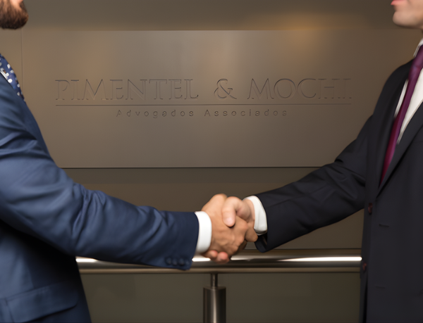 A recuperação judicial altera o fluxo de caixa e exige reorganização financeira, conforme orienta Pimentel & Mochi Advogados Associados.